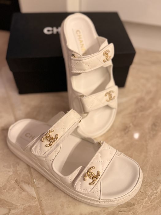 Чехли C H A N E L