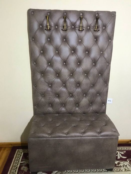 Прихожкага пуфик ва оёқ кийим қўядиган этажерка ясаб берамиз.