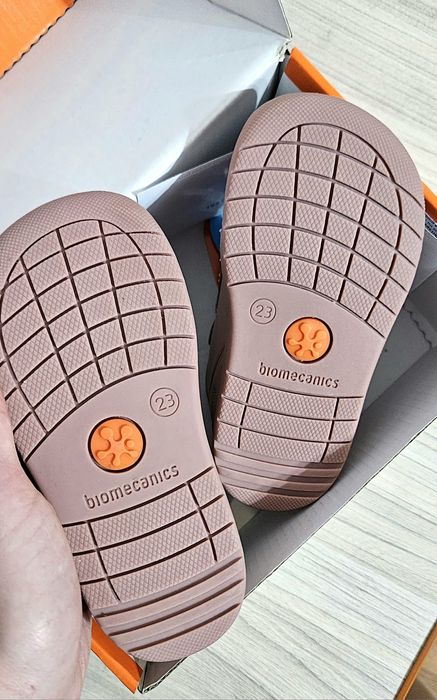Vând pantofi biomecanics mărimea 23,noi