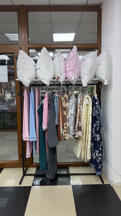 Продам стойку с полкой