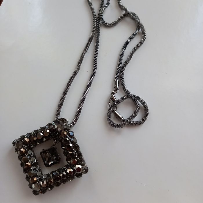 Кулон с камнями под Сваровски