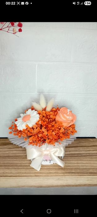 Aranjamente din ceara de soia și flori uscate