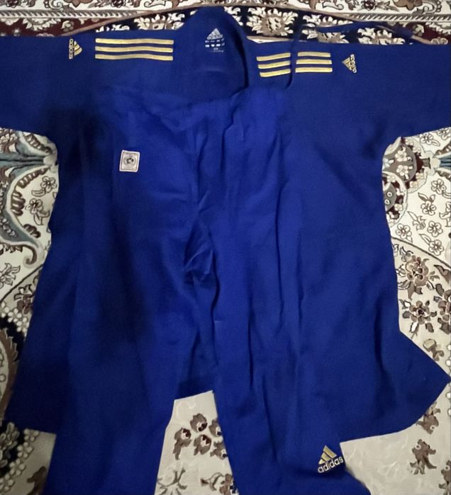 Кимано адидас продаю 170размер