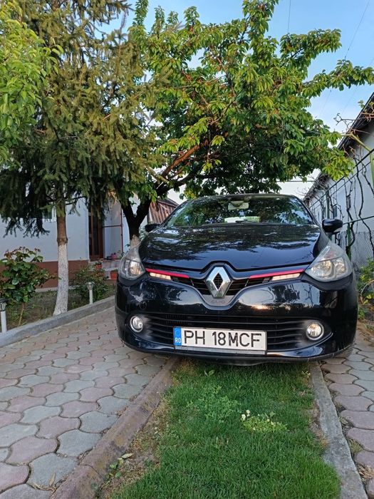 Renault Clio 4 cu volan rosu