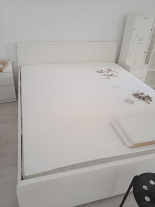 montaj mobila livinguri dulapuri paturi etajere birou comode canapea