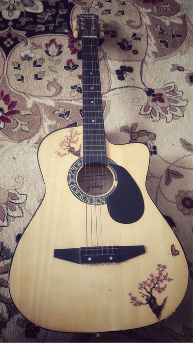 Гитара акустическая срочна