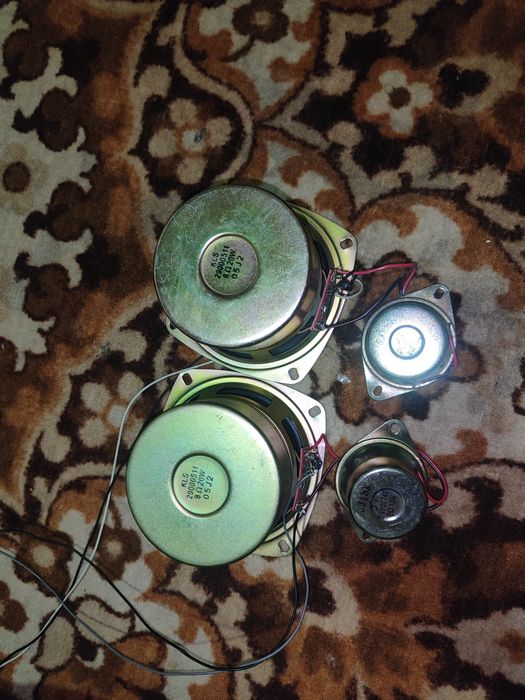 Akustika Kolonka 20 watt sotiladi dinamik