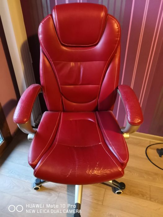 Бюро за компютър и стол за компютър