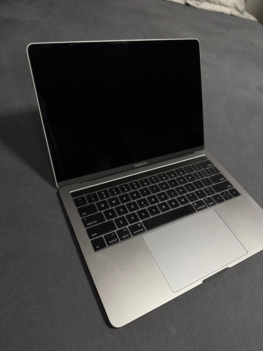 MacBook Pro 2017 Touch Bar 13 Inch, i5, 8GB RAM, 256GB SSD