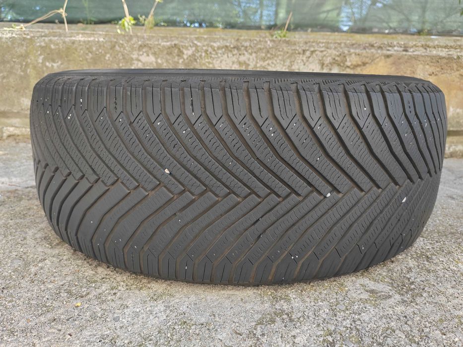 235/55/17 1бр.Michelin Зимна гума DOT 2324