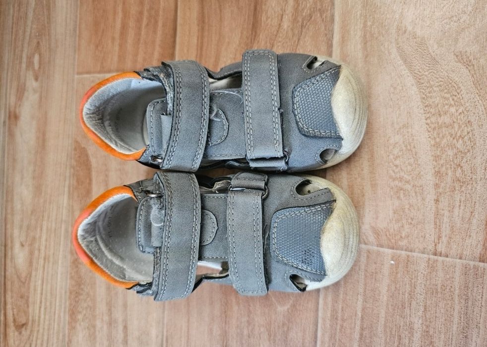 Сандали и кроссовки 24 размер