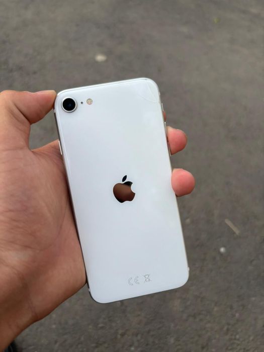 Продам iPhone SE 2020