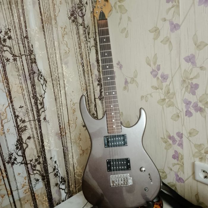 Продам электрогитару