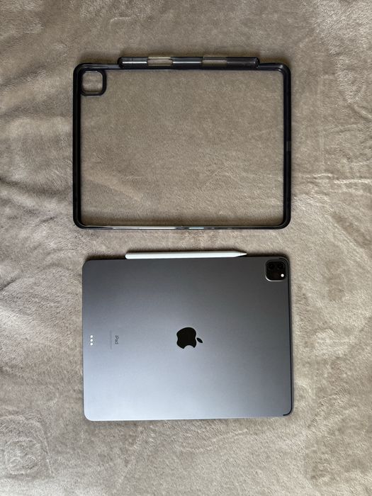 iPad Pro 12,9 inch (a 5-a generație) M1 128 GB + APPLE Pencil 2nd Gen