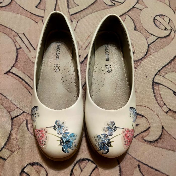 Туфли девочке белые