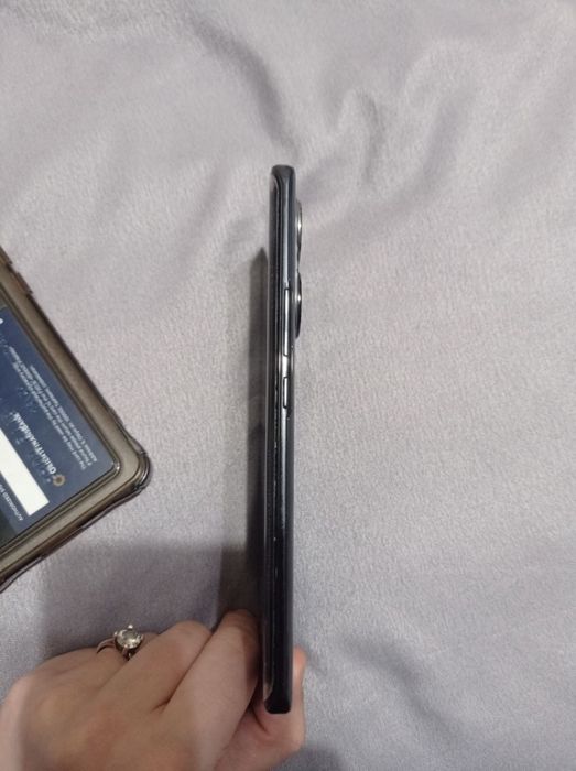 Xonor 50  telefoni sirochna sotiladi