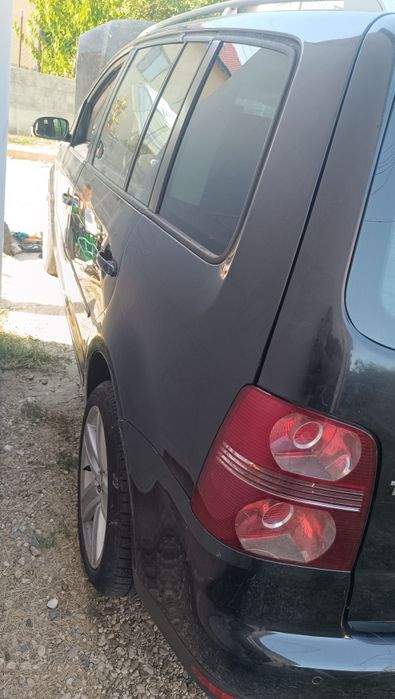 Продавам VW Touran 1.9tdi 105кс. 
и ВСЯКАКВИ Голф 5ци на ЧАСТИ