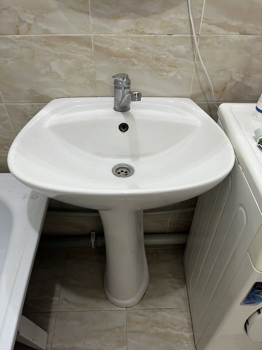 Продам раковину со смесителем