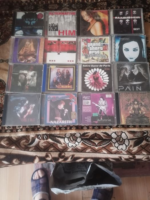 Продам магнитные ленты диски и кассеты.