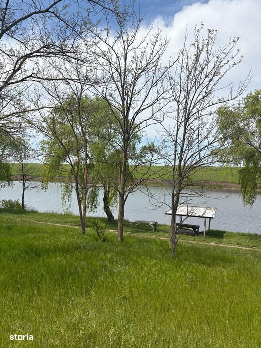 Oportunitate ideală pentru casă langa lac si padure de salcami