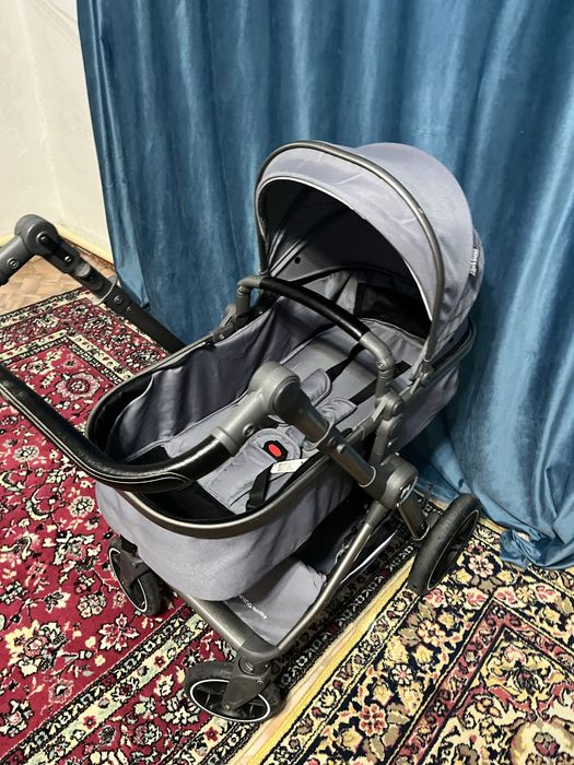 Продается ңоляска Ining BABY