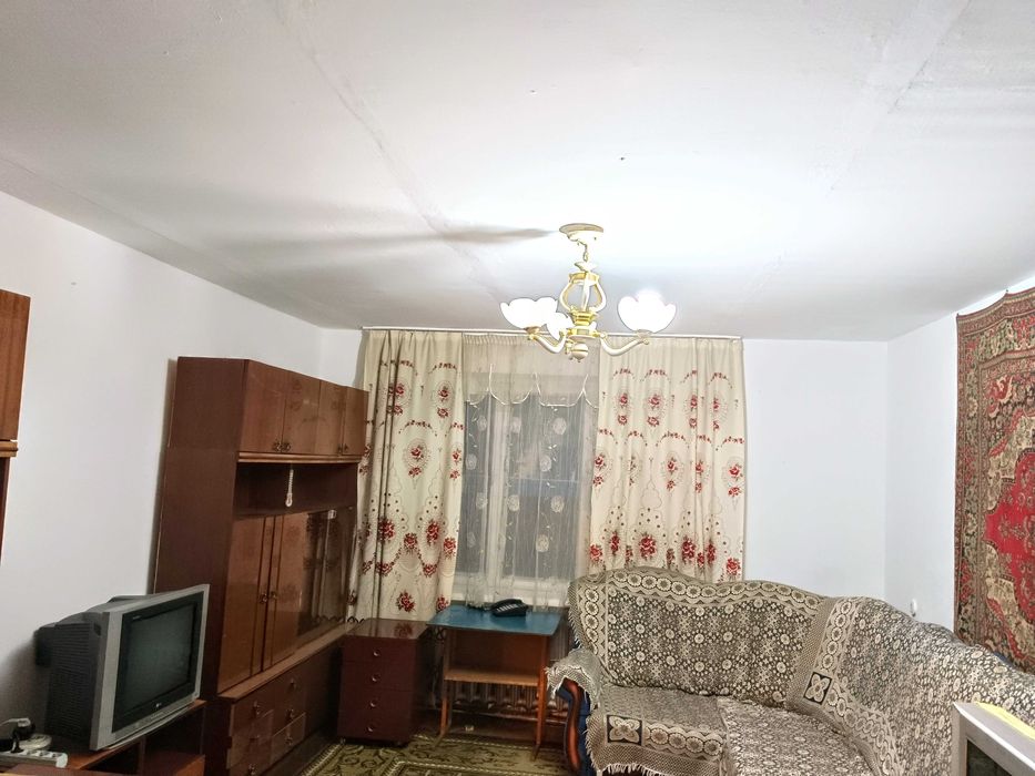 Продам квартиру (дом на два хозяина)