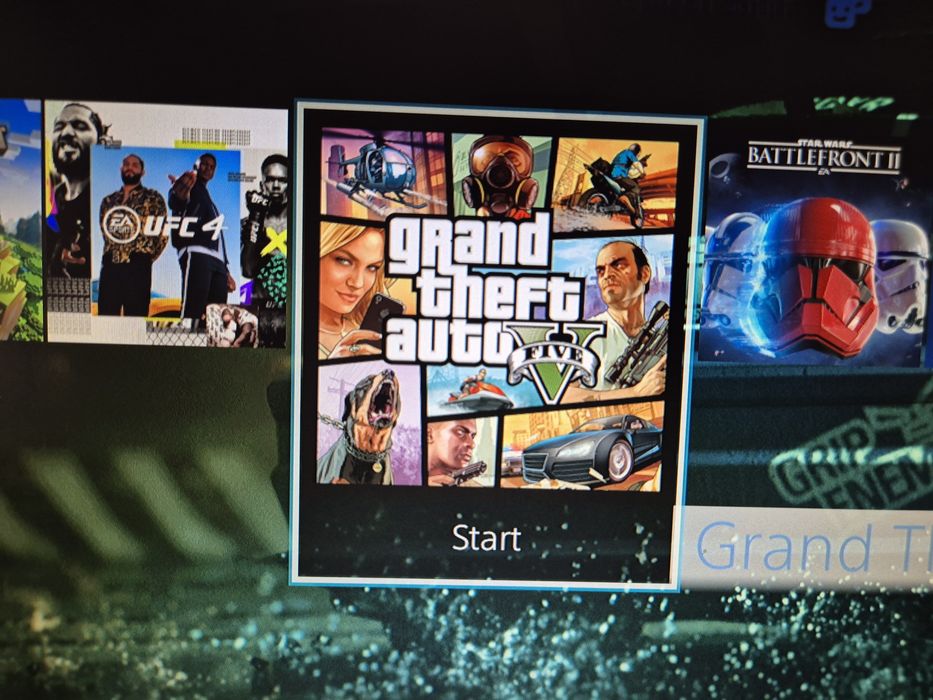 Playstation 4 Sony PS4 PS 4, 1 TB  complet+ 4  jocuri GTA 5, UFC 4, Minecraft,  Star Wars