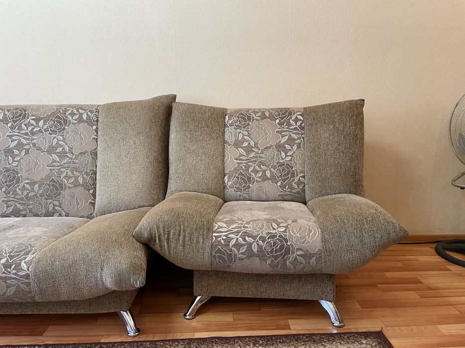 Продам Комплект (2 кресла, диван)