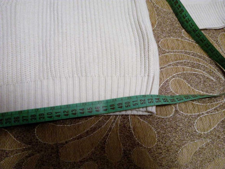 свитер привозной с Дубаев новый