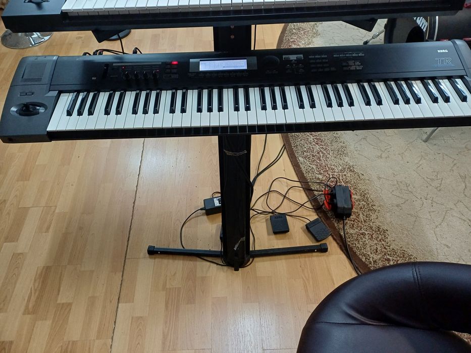 Korg TR 76  workstation