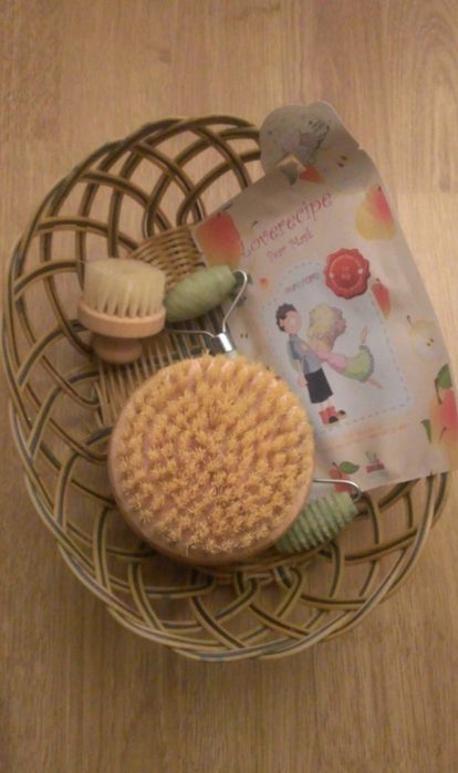 Set pentru exfoliere 

1.Rola dubla pentru masaj confectionata