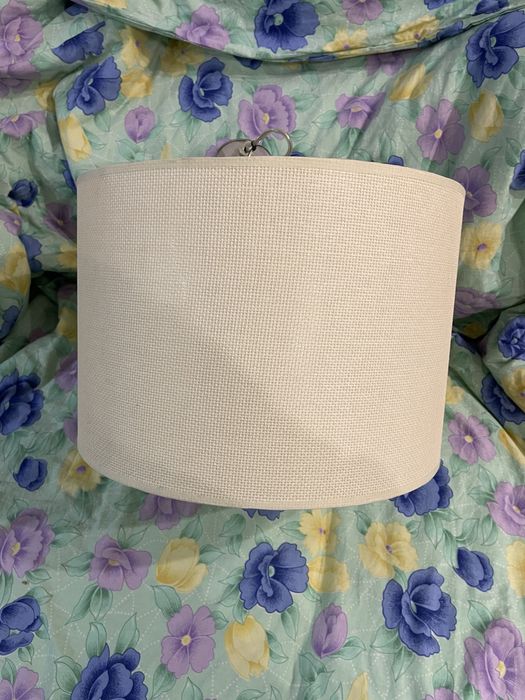 Продам две люстры б/у в рабочем состоянии.