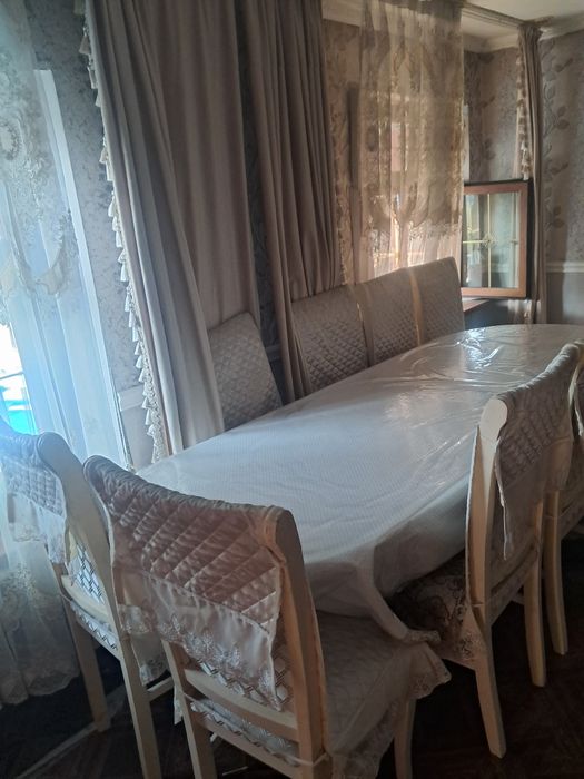 Стол со стульями