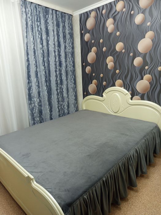 Продам кровать, комод, две тумбы