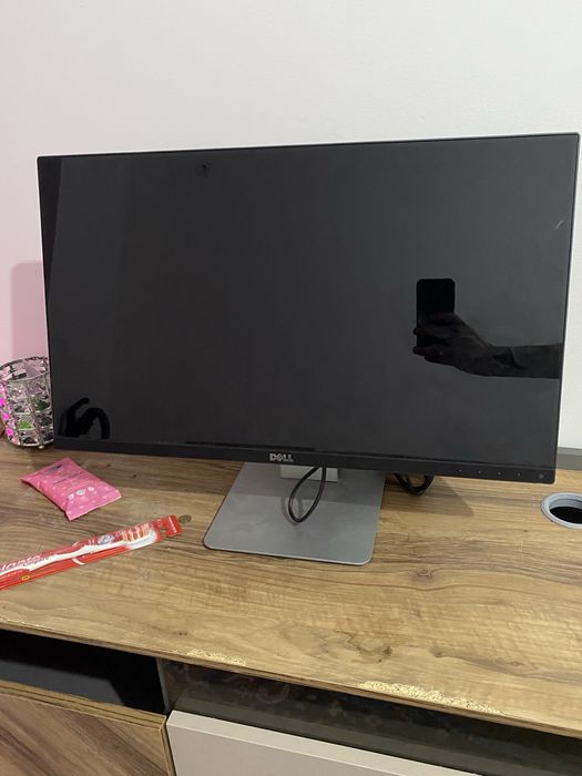 Монитор DELL LCD Monitor