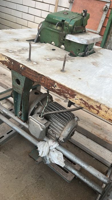 Продам оверлок машинку (советский)