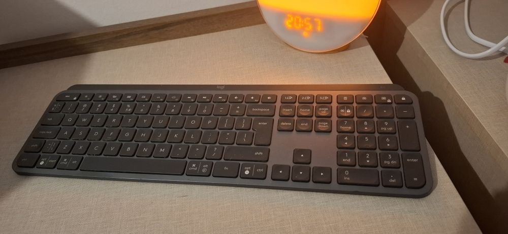 Logitech MX keys S Advanced (Като нова)