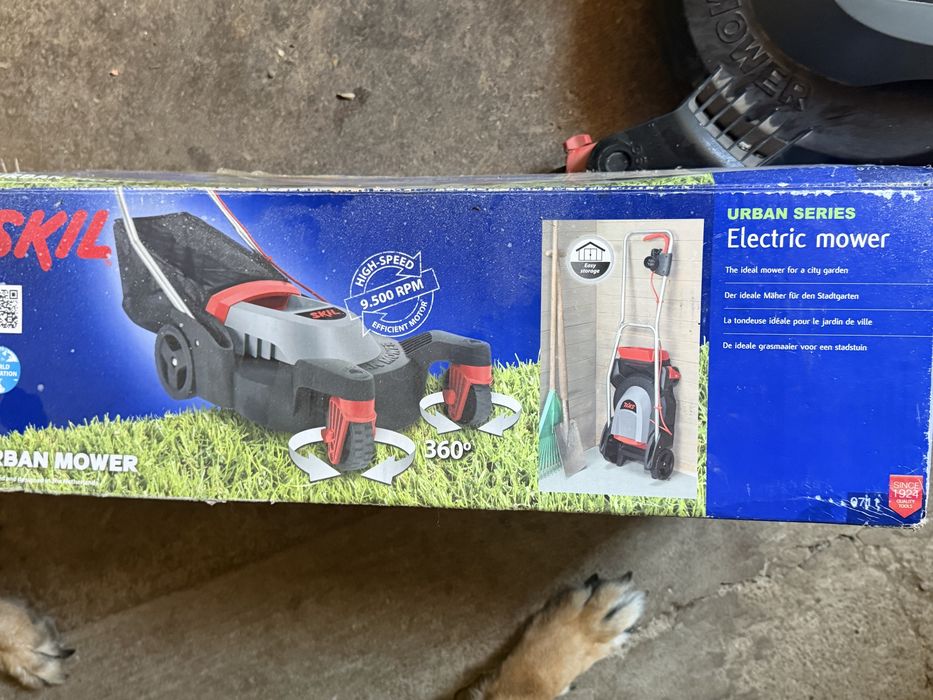 Masina de tuns iarba URBAN SERIES  9500 RPM perfect funcțională electrică cu fir folosită de câteva ori destul de puternică își face bine treaba pentr