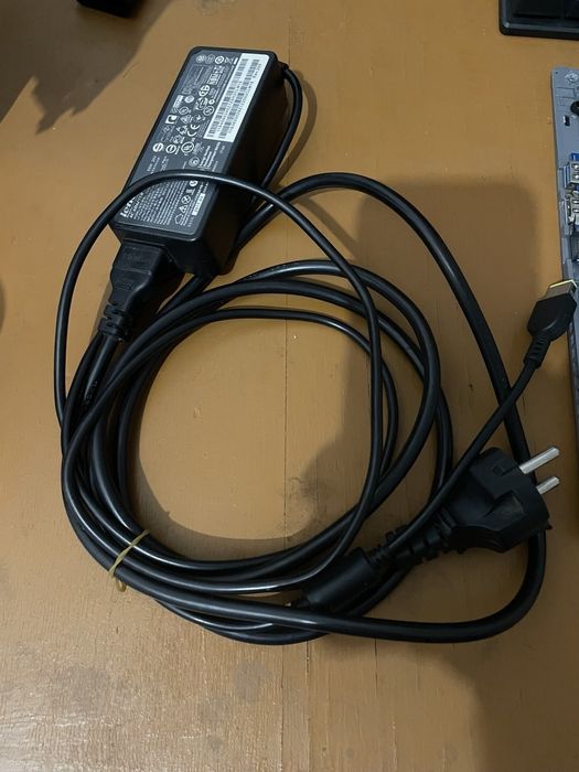 Продам блок питания для Lenovo IdealPad Flex 15