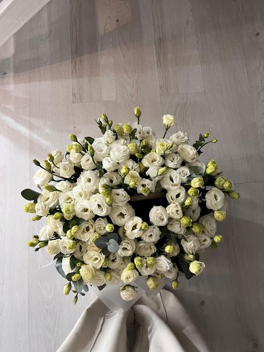 Цветы в корзине.