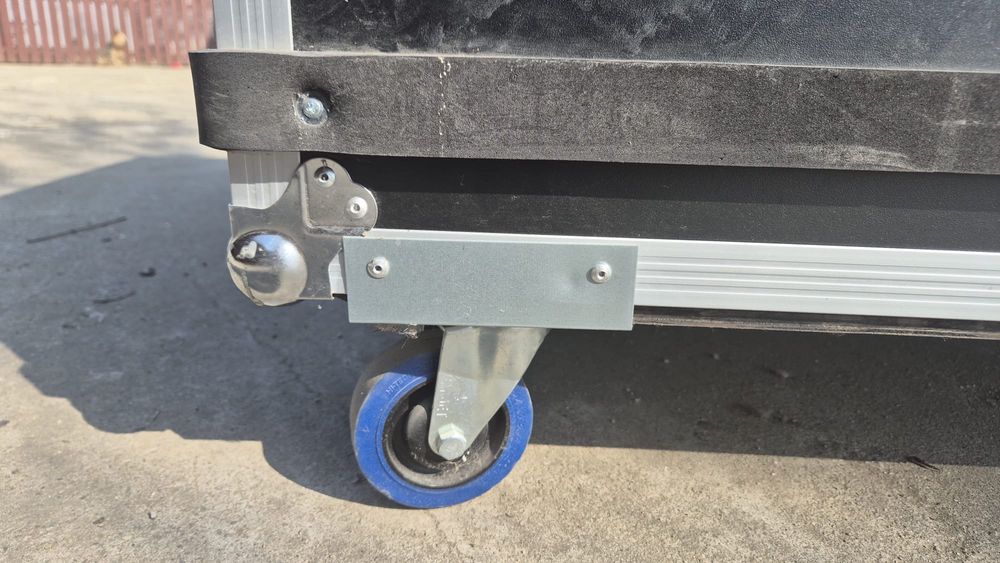 Vând cutie transport