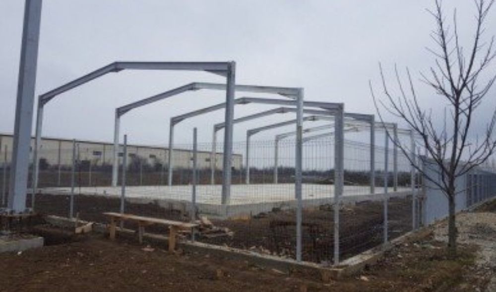 Vand hala metalica demontabila pe suruburi 10x35x4h invelita cu panour