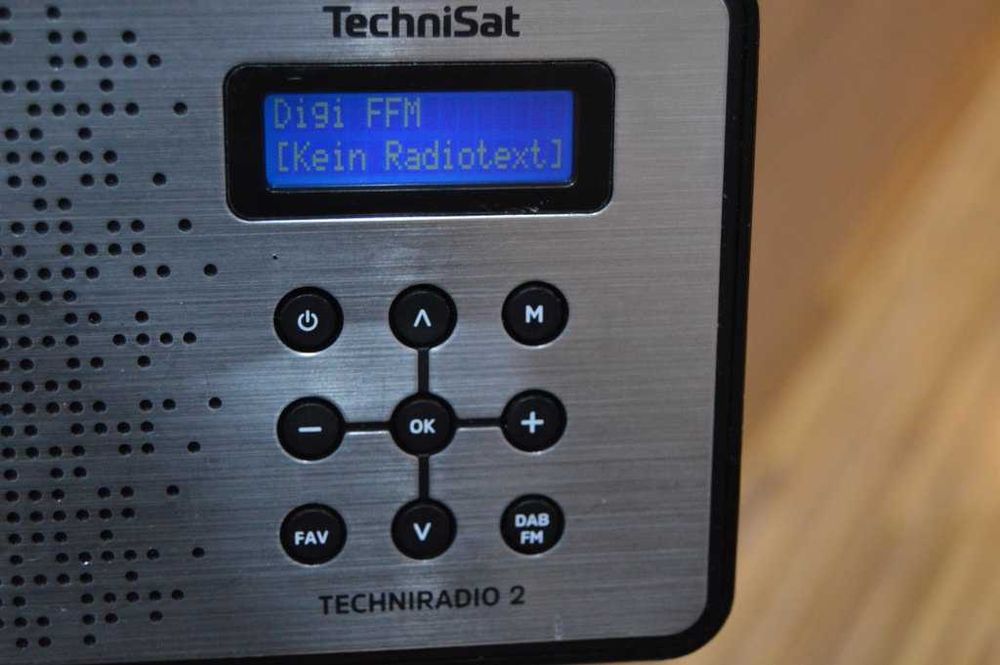Radio portabil TechniSat TECHNIRADIO 2 FM si Dab+