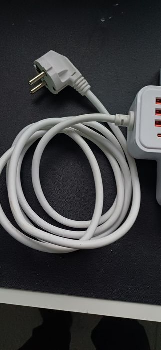 Разклонител със USB и USB c