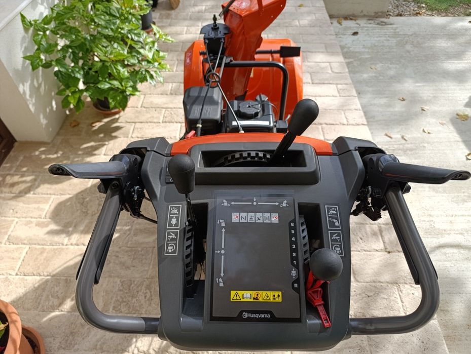 Freza de zăpadă noua Husqvarna model ST 224