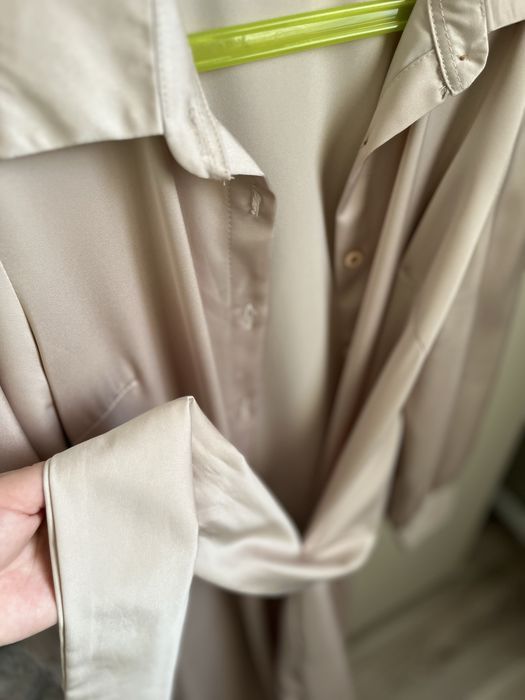 Платье атласной ткани