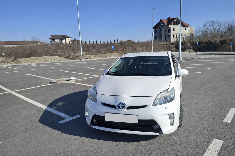 *Toyota Prius Hybrid 2013 • Automat • 244.000 km • Foarte economică
