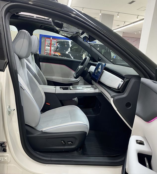 Voyah Courage 570KM Elektr Full 4 AWD (2ta mator) 1 yil garantiya