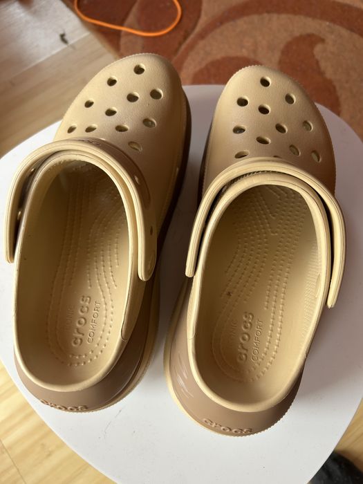 Slapi Crocs classic Mega clog Bej