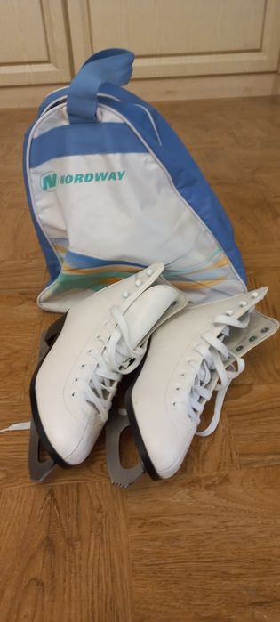 Продам коньки для фигурного катания